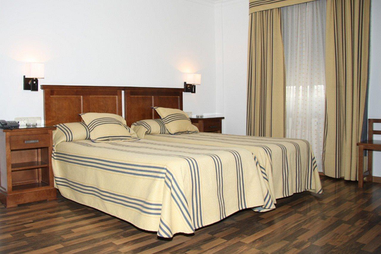 Hotel Mulhacen Guadix Bagian luar foto