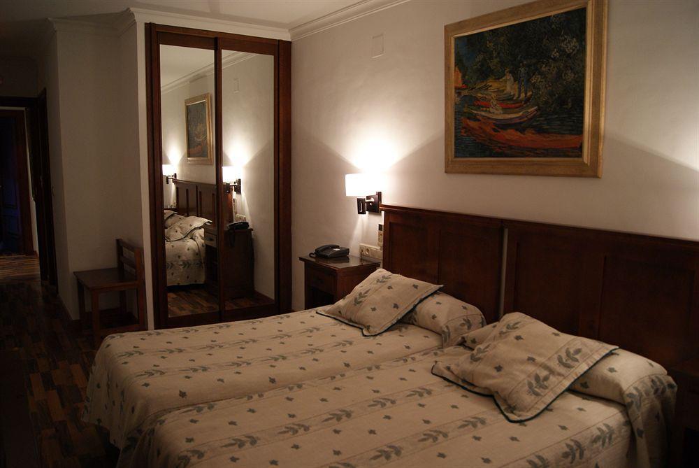 Hotel Mulhacen Guadix Bagian luar foto